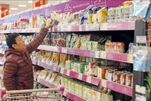 L'indice des prix à la consommation (IPC) en avril a légèrement augmenté de 0,07% par rapport au mois précédent. Photo : VNA