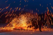 La fête de la danse du feu de Ban Vuong du district de Ba Che. Photo : baodautu.vn