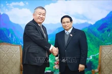 Le Premier ministre Pham Minh Chinh (droite) et le directeur général et président du Yamato Holdings, Nagao Yutaka. Photo : VNA 