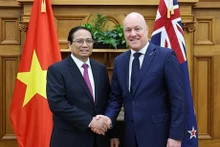 Le Premier ministre Pham Minh Chinh (à gauche) et son homologue néo-zélandais Christopher Luxo. Photo: VNA