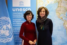 L'ambassadrice et cheffe de la Mission permanente du Vietnam auprès de l'UNESCO, Lê Thi Hông Vân (gauche) et la Directrice générale de l'UNESCO, Audrey Azoulay. Photo : VNA.