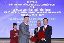 Signature du protocole d’accord de coopération entre le Département des Relations extérieures de Hô Chi Minh-Ville et le Bureau des Affaires étrangères de Shanghai. Photo : VNA.