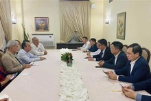 La délégation vietnamienne travaille avec Rogelio Polanco Fuentes, secrétaire du Comité central du PCC et chef de son département idéologique. Photo : VNA.