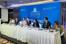 Le vice-ministre des Affaires étrangères, Dô Hùng Viêt, (au centre) au 9e Dialogue Raisina en Inde. Photo : VNA.