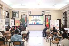 Lors d’une conférence de presse pour présenter la 9e Journée internationale du yoga au Vietnam, à Hanoï. Photo : Linh Vi. 
