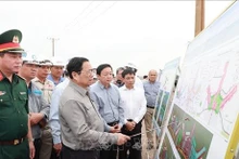 Le Premier ministre Pham Minh Chinh sur le chantier du projet d’aéroport international de Long Thành, à Dông Nai, le 29 janvier. Photo : VNA.