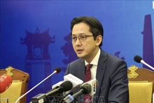 Le vice-ministre des Affaires étrangères ,Do Hung Viet, préside une conférence de presse dans l'après-midi du 15 avril 2024 à Hanoï, annonçant le rapport national pour le 4e cycle de l'EPU. Photo: VNA