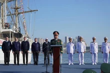 Le général de corps d’armée Hoang Xuan Chiên, vice-ministre de la Défense, président du sous-comité vietnamien au sein du Comité de coordination intergouvernemental sur le Centre tropical Vietnam-Russie, s'exprime lors de la cérémonie. Photo : qdnd.vn