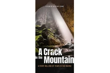 L'Affiche du film documentaire sur la grotte de Son Doong intitulé « Une fissure dans la montagne ». Photo:thoidai.com.vn