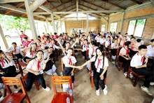 Le programme d'échange entre les enfants de Hô Chi Minh-Ville et de la province de Champassak de l’Union des jeunes pionniers de Hô Chi Minh. Photo : L'Union des enfants pionniers de Hô Chi MInh-Ville.