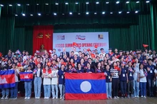 Plus de 100 élèves et enseignants en anglais participent au Camp d'été d'anglais. Photo : Dân tôc & Phat triên