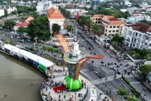 Le pont Ba Son à Hô Chi Minh-Ville relie le centre-ville à la zone urbaine de Thu Thiêm. Photo : VNA.