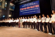 La cérémonie de remise des bourses aux étudiants excellents du Sud. Photo : thoidai.com.vn