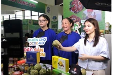 Les livestreams shopping lors de la Foire OCOP. Photo : dangcongsan.vn