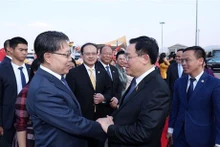 Le Président de l’AN Vuong Dinh Huê (à droite) termine sa visite officielle en Chine. Photo : VNA.