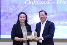 Le président du Comité populaire de Hô Chi Minh-Ville, Phan Van Mai et Mme Sheng Thao, en visite de travail dans la mégapole du Sud. Photo : VNA.