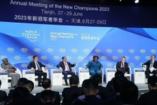 Le Premier ministre Pham Minh Chinh à la séance d'ouverture de la "Réunion Annuelle des Nouveaux Champions" du Forum économique mondial (WEF) à Tianjin. Photo: VNA