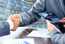 En avril 2025, les investisseurs individuels vietnamiens ont ouvert 193.948 nouveaux comptes de trading boursier Photo illustrative : VOV.