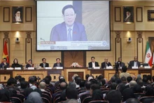Le Président de l'Assemblée nationale du Vietnam, Vuong Dinh Huê, prend la parole lors du Forum politique et juridique pour la promotion de la coopération économique, commerciale et d'investissement entre le Vietnam et l'Iran. Photo : VNA.