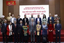 Les membres du Comité exécutif de l'Association d'amitié et de coopération Vietnam - Pays-Bas pour le mandat 2022-2027. Photo : VNA.
