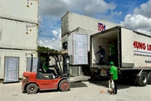 Exportation de près de 20.000 bouteilles de « Fresh coconut blossom water » vers les États-Unis. Photo: VNA