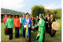 200 Vietnamiens de la province de Bac Ninh résidant en République tchèque ont participé au camp d'été. Photo : thoidai.com.vn