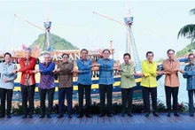 Les dirigeants de l’ASEAN posent pour une photo de groupe, à Labuan Bajo, en Indonésie. Photo : VNA.
