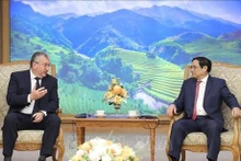Le Premier ministre Pham Minh Chinh (à droite) et le Ministre-Président de la Fédération Wallonie-Bruxelles Pierre-Yves Jeholet, en visite au Vietnam. Photo : VNA.