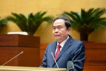 Le président de l’Assemblée nationale (AN), Tran Thanh Man, présente son rapport thématique lors de la conférence. Photo : VNA.