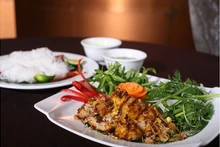 Le « bun cha » (vermicelle de riz au porc grillé) est un plat connu de Hanoï. Photo : hanoimoi.vn