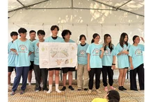 Les jeunes Viêt kiêu ont fait des présentations sur des projets environnementaux pour le Vietnam en vietnamien. Photo: thoidai.com.vn