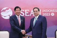 Le Premier ministre Pham Minh Chinh (à droite) et le Président philippin, Ferdinand Romualdez Marcos Jr. Photo : VNA.
