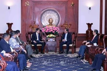 Le président du Comité populaire de Hô Chi Minh-Ville, Phan Van Mai (à droite) recevant le président de la Chambre de Commerce et d’industrie indonésienne, Arsjad Rasjid, le 14 mars 2023. Photo : VNA.