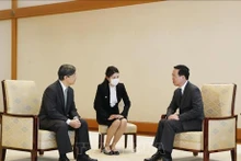 Le Président Vo Van Thuong (à droite) et l'empereur Naruhito au Japon. Photo : VNA.