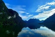 La steppe de Dông Lâm dans la commune de Huu Liên est dotée de charmantes montagnes et de plans d’eau. Photo : VOV.