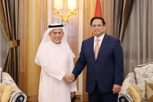 Le Premier ministre Pham Minh Chinh (droite) et le président du groupe Zamil, Abdulrahman Al Zamil. Photo : VNA.