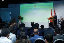Le vice-Premier ministre Tran Hong Ha prend la parole lors de la cérémonie marquant le 50e anniversaire de l'établissement des relations diplomatiques Vietnam - Pays-Bas. Photo: VNA