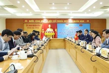 La délégation de l'ambassade de la République de Singapour au Vietnam travaille avec la province de Ha Tinh sur des activités d'investissement et de coopération. Photo: thoidai.com.vn
