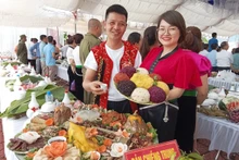 La gastronomie lors de la fête du « Têt Xíp xí ». Photo : VOV.