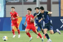 Face à une équipe japonaise dominant largement la possession, le Vietnam a opté pour une stratégie défensive avec des contre-attaques rapides. Photo : VFF.