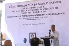 Le vice-président de l'Association Vietnam - États-Unis, Bùi Thê Giang, prend la parole lors de la cérémonie. Photo : thoidai.com.vn 