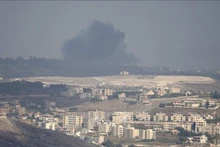 Fumée après une frappe aérienne israélienne sur Qantara, au Liban, le 22 septembre 2024. Photo : Xinhua/VNA.