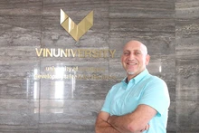 Le professeur américain Jason Picard (Département de l’Histoire et la Culture vietnamienne de l’Université VinUni) est très attaché au pays et au peuple vietnamien. Photo : thoidai.com.vn