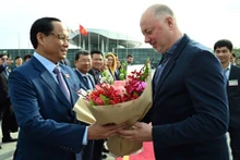 Le Président de l'Assemblée nationale bulgare, Rossen Dimitrov Jeliazkov (à droite), quitte Hanoï, terminant avec succès sa visite officielle au Vietnam du 5 au 9 janvier 2024. Photo : VNA.