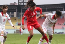 Les Vietnamiennes affrontent leur adversaire du Népal. Photo : Fédération de Football du Népal.