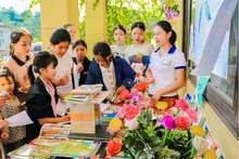 Les élèves lors de la fête de la lecture dans la province de Hoà Binh. Photo : thoidai.com.vn