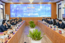Les dirigeants du Comité populaire de la ville de Huê reçoivent la délégation de travail de l'ambassade de R. de Corée au Vietnam. Photo : hue.gov.vn