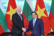Le Premier ministre vietnamien, Pham Minh Chinh (à droite) et le Président de l'Assemblée nationale bulgare, Rossen Dimitrov Jeliazkov. Photo : VNA.