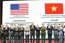 Les délégués participant à la célébration des 50 ans de l'Agence vietnamienne pour la recherche des personnes disparues (VNOSMP) et des 35 ans de l'opération conjointe pour la recherche des Américains portés disparus pendant la guerre au Vietnam (MIA). Photo : VNA
