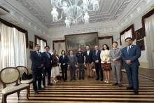 Des ambassadeurs de l'ASEAN au Brésil et le maire de Belém, Igor Normando. Photo : VNA.